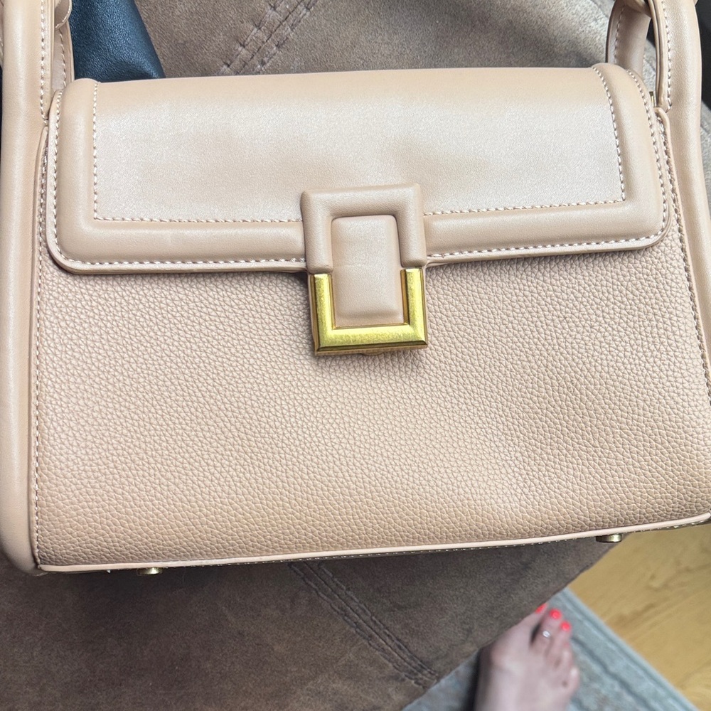 Classic Structured Shoulder Bag in camel - Picture 9 of 9